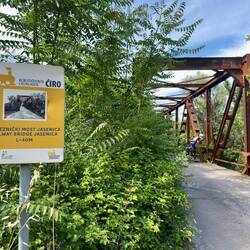 Wieder eine alte Bahnbrücke