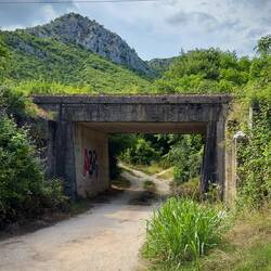 Untertunnelte Bahntrasse