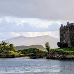 Castle Stalker - befindet sich quasi direkt gegenüber vom Restaurant