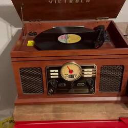 mit stilgerechter Gutenachtmusik im Zimmer 💤