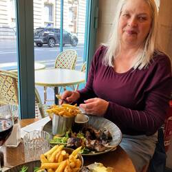 Dinner around the corner at Le St Andre. Dinner 7/10 brochette saved by the Gorgonzola sauce.