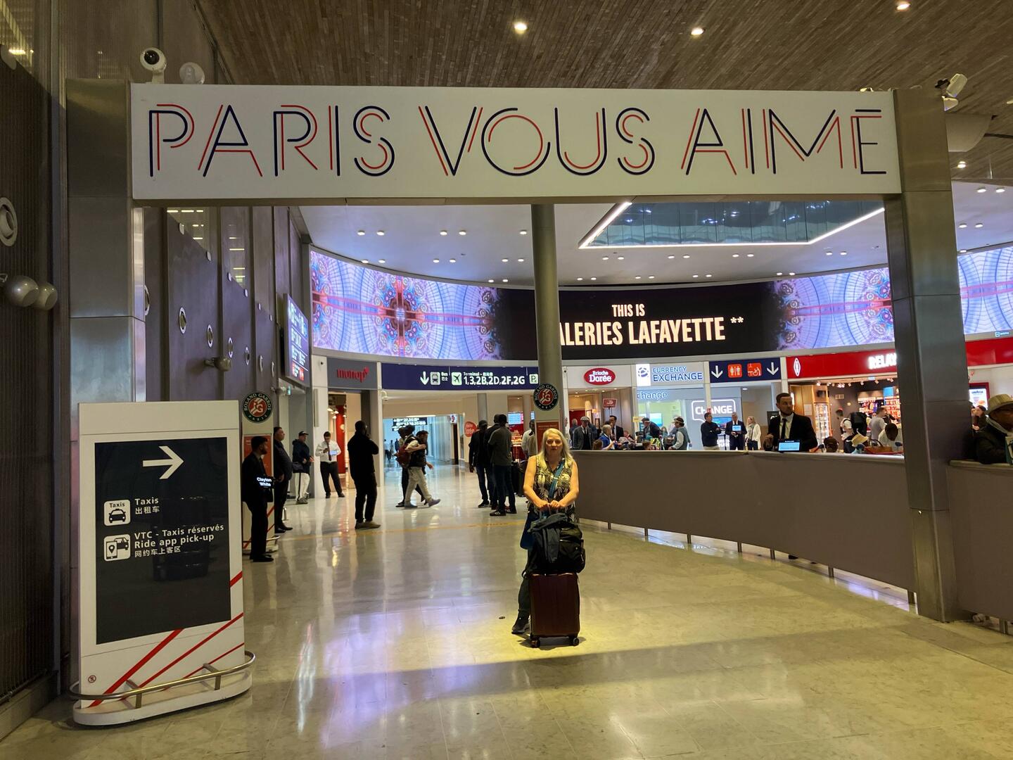 Arrival in Paris CDG Airport: self discovery tour;)