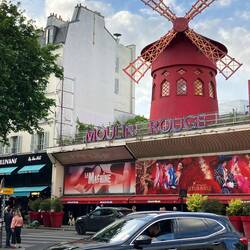 We had previously decided that getting out to a show at 11 pm was beyond our abilities!