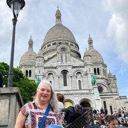 In front of the Basilique du Sacré-Cœur de Montmartre