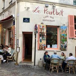 We took a break at Le Consulat, watching the world pass by...buildings around here are 900y old!