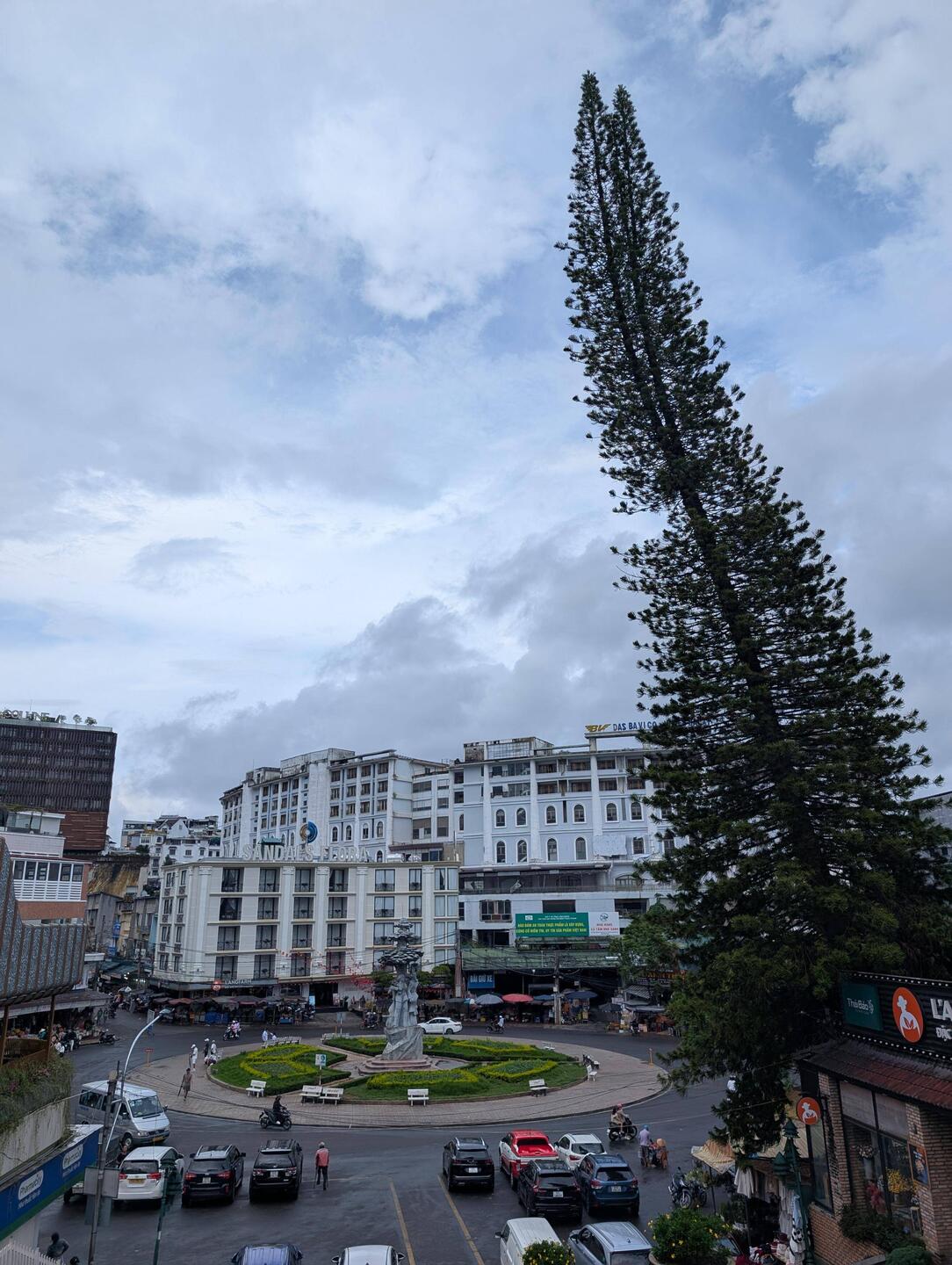 Da Lat Market Place at day