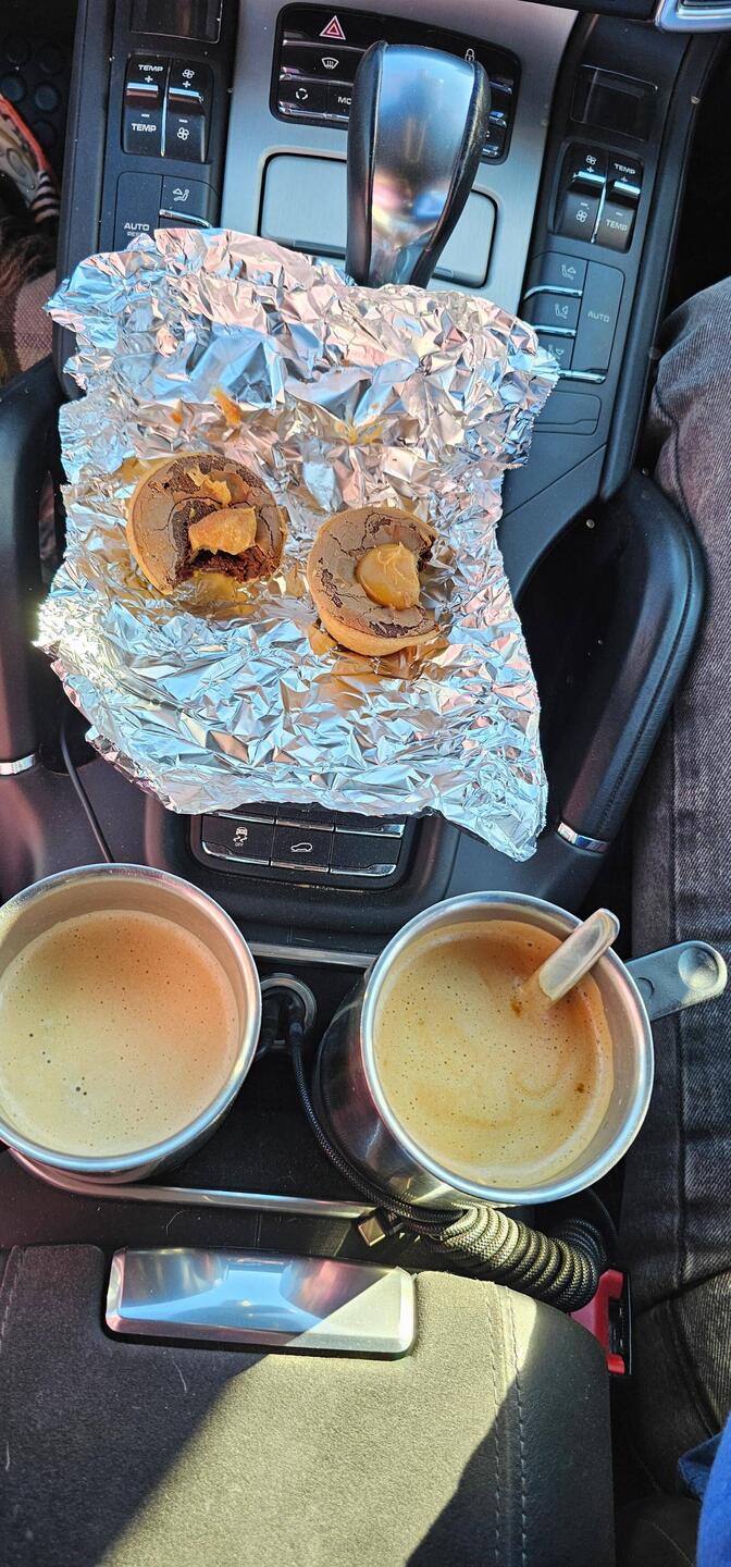 Something sweet for our coffee stop on the Tradouw Pass ... Tha is Laura 🤗☕