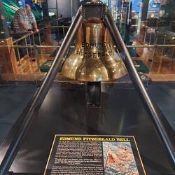 Die Original Schiffsglocke der Edmund Fitzgerald.