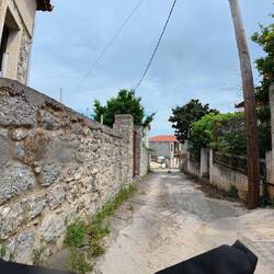 Komoot jagt mich durchs halbe Dorf mit extremen Abwärtsfahrten