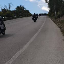 Es gibt hier jede Menge Mopedfahrer