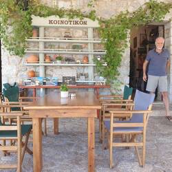 We suddenly came upon a lovely cafe in the middle of nowhere.