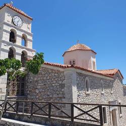 Which overlooked this church.