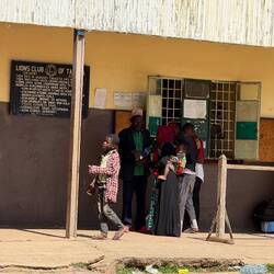 Bahnhof von Tabora! Hier hätte der Kaiser sein Zugkarte kaufen sollen.