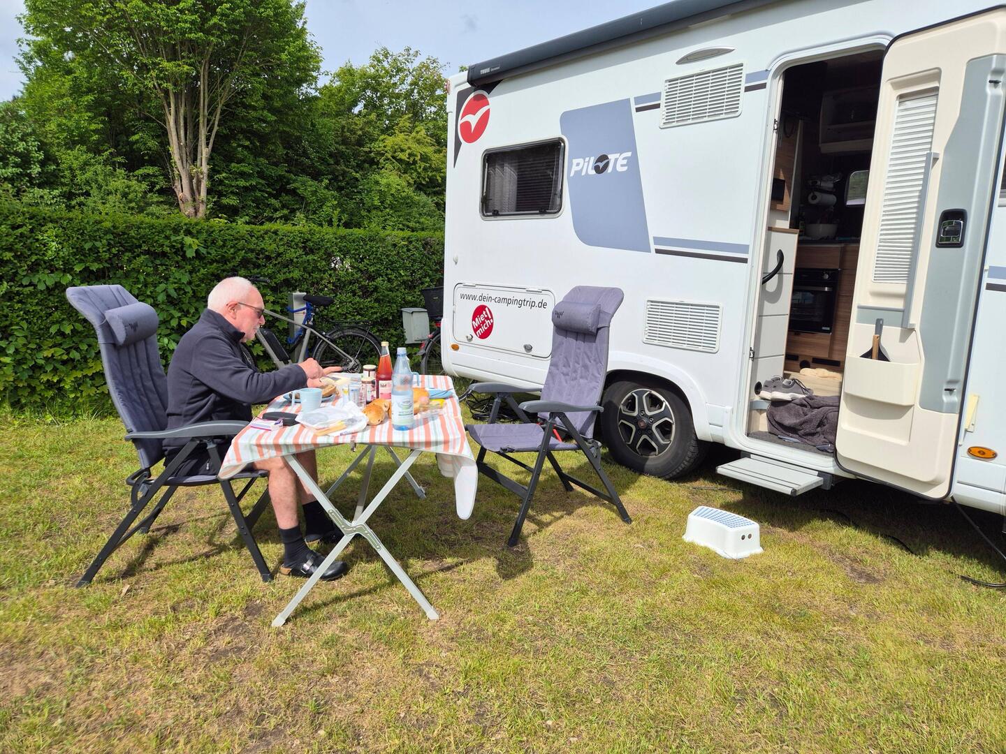 Frühstück in herrlicher Sonne
