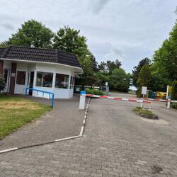 Die Einfahrt zum Campingplatz