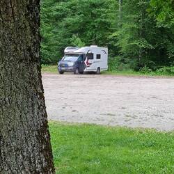 Geräumiger Parkplatz und Übernachtungsplatz am Vaddadag