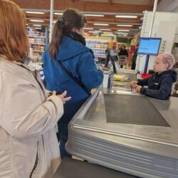 Unser Kassierer bei Netto 😳 Kinderarbeit ?