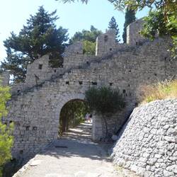 Defensive wall