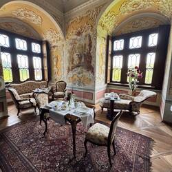 Das Schlafzimmer mit Sitzecke.