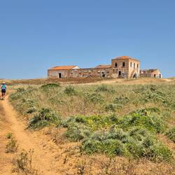 "Rasthaus" - kleine Trinkpause im Schatten der Ruine