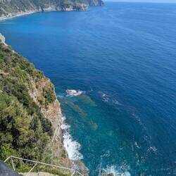 Dort im Hintergrund ist Manarola (4. Dorf)