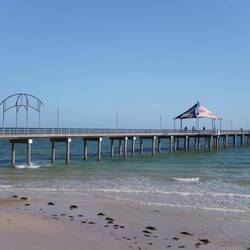 bis zum Pier von Brighton. Von dort mit dem Bus zurück nach Glenelg.