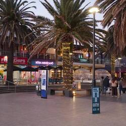 Mosley Place in Glenelg. Und das war es dann auch, ...