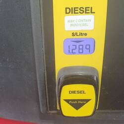 $ 1.289 = € 0.83