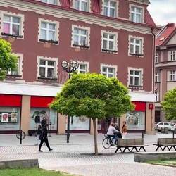 Der Hauptplatz mit der Komerní Banka ist auch von Josef Gocár.