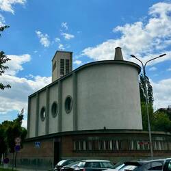 Außerdem von ihm 1926 - 37 erbaut, die Hussitenkirche Ambroz.