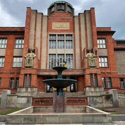 Dann geht es über die Elbe in die Altstadt, Jan Kotêra errichtet hier wunderschöne Jugendstilbauten.