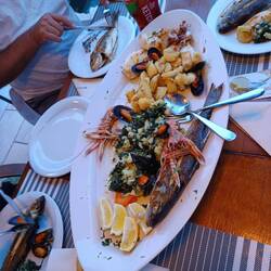 Und endet mit einer schmackhaften Fischplatte.
