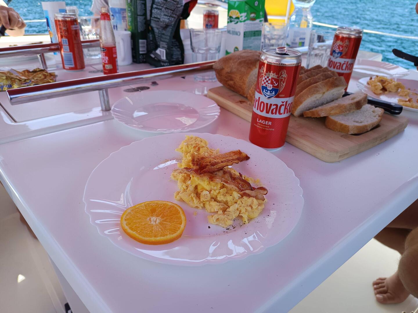 Der Tag fängt mit einem Komfortfrühstück an.