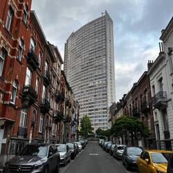 Ursprungsstadtbild alles Minihäuser. Neues alles grau.