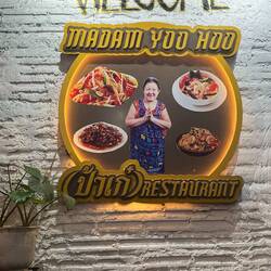 In ihrem Restaurant waren wir natürlich auch, wenn wir hier schon einen Star treffen. 😉