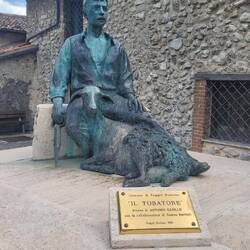 Schafscherer-Skulptur in Poggio Bustone