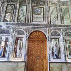 Bagh-e Naranjes: Türen und Wandverzierungen