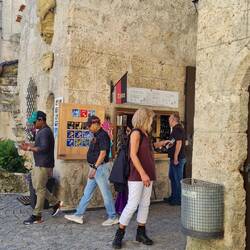 Moni versucht Eis zu kaufen