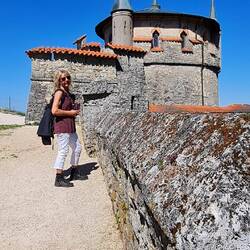 Entlang der Wehrmauer