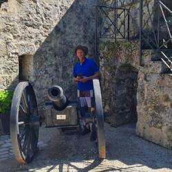 Ich passe mal lieber auf die Kanone auf