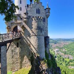 Das eigentliche Schloss ist über eine Brücke erreichbar