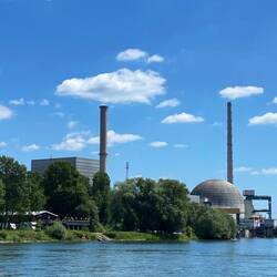 Im Rückbau: AKW Philippsburg auf einer Insel im Rhein, 1979-2019 in Betrieb