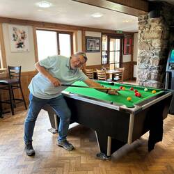 Er gibt sich die Kugel 🎱