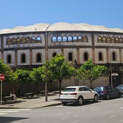 ... einzige Stierkampfarena in Galizien ...