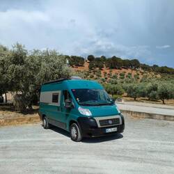 Oh, der Camper stand in der Sonne (mit offenen Dachluken)