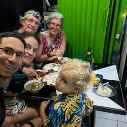 Repas du soir dans un tout petit warung à Sawan, simple et délicieux 🥰🤗 plus local que ça tu meurs