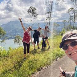 Très grosse montée difficile pour arriver en haut de l'ancien cratère, mais quelle vue sur le volcan