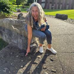 Careful Cindie!!! 😳