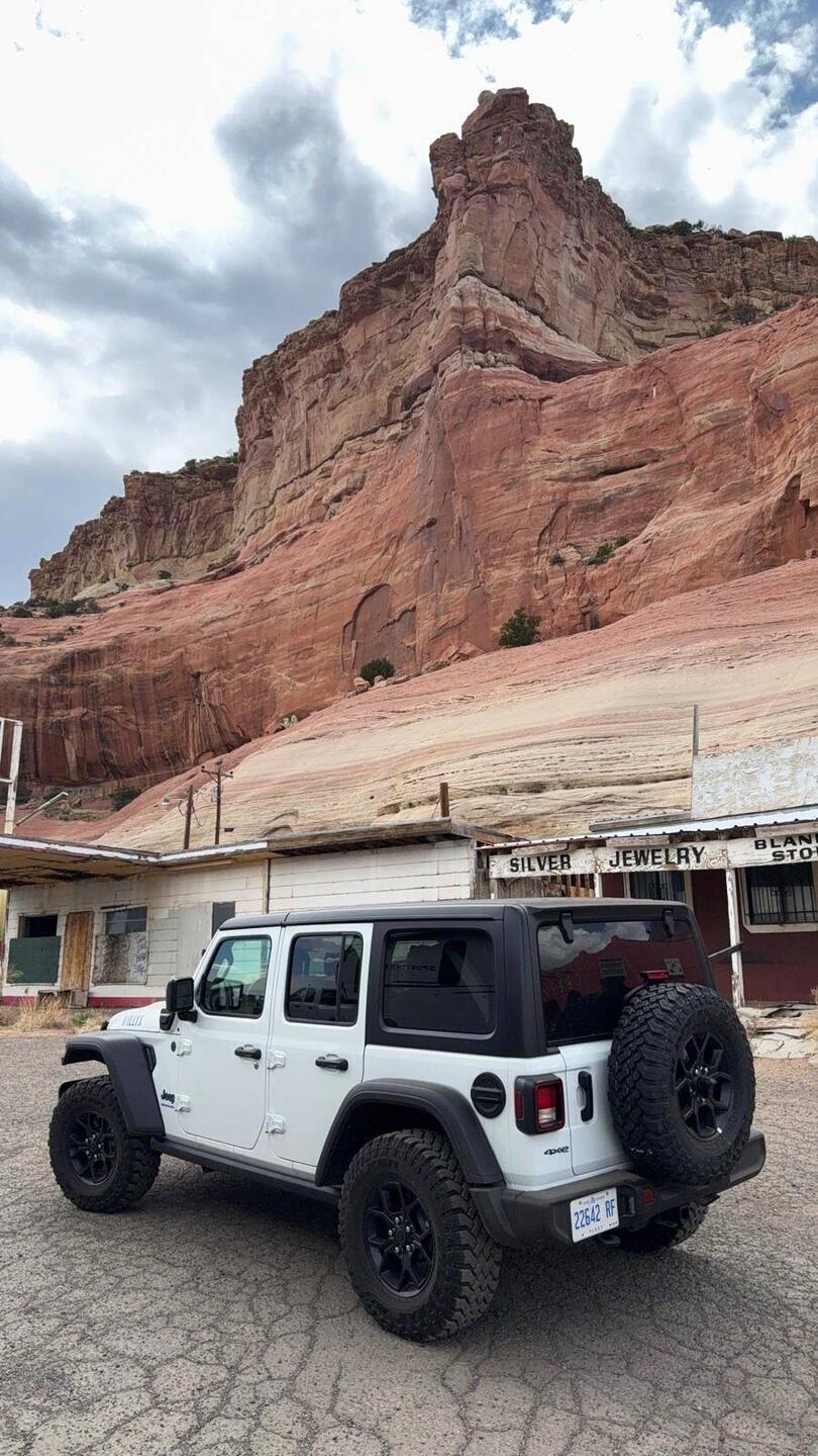 Willys, so heißt tatsächlich unser Jeep-Typ, vor toller Kulisse