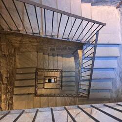 122 gradini per salire in cima alla torre del museo Leonardiano